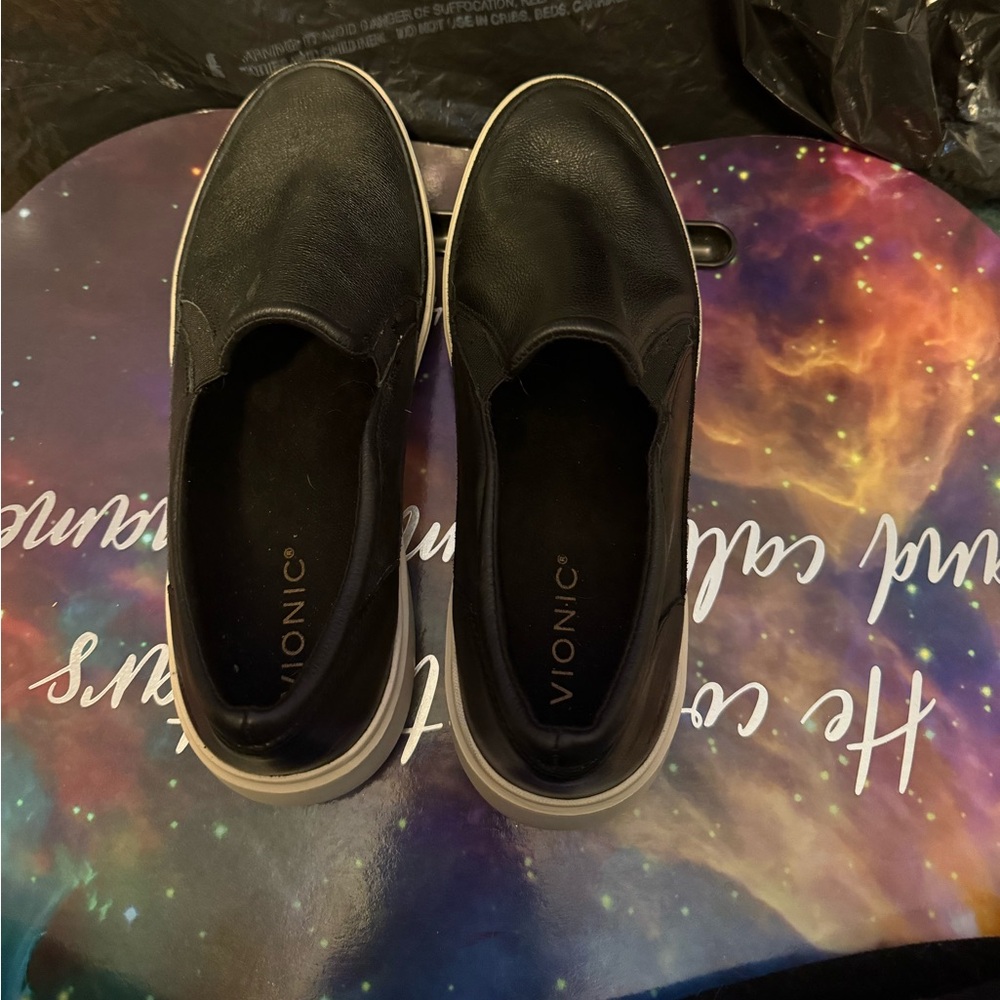 NWT Vionic Kearny Black Smooth Leather Platform Slip On Sneaker Loafers